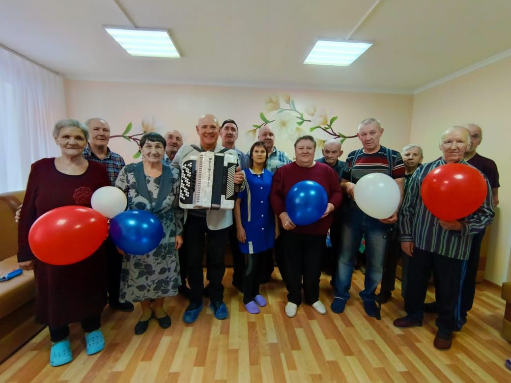 В Спасском ДИПИ прошёл музыкальный час «Нежной, ласковой самой»