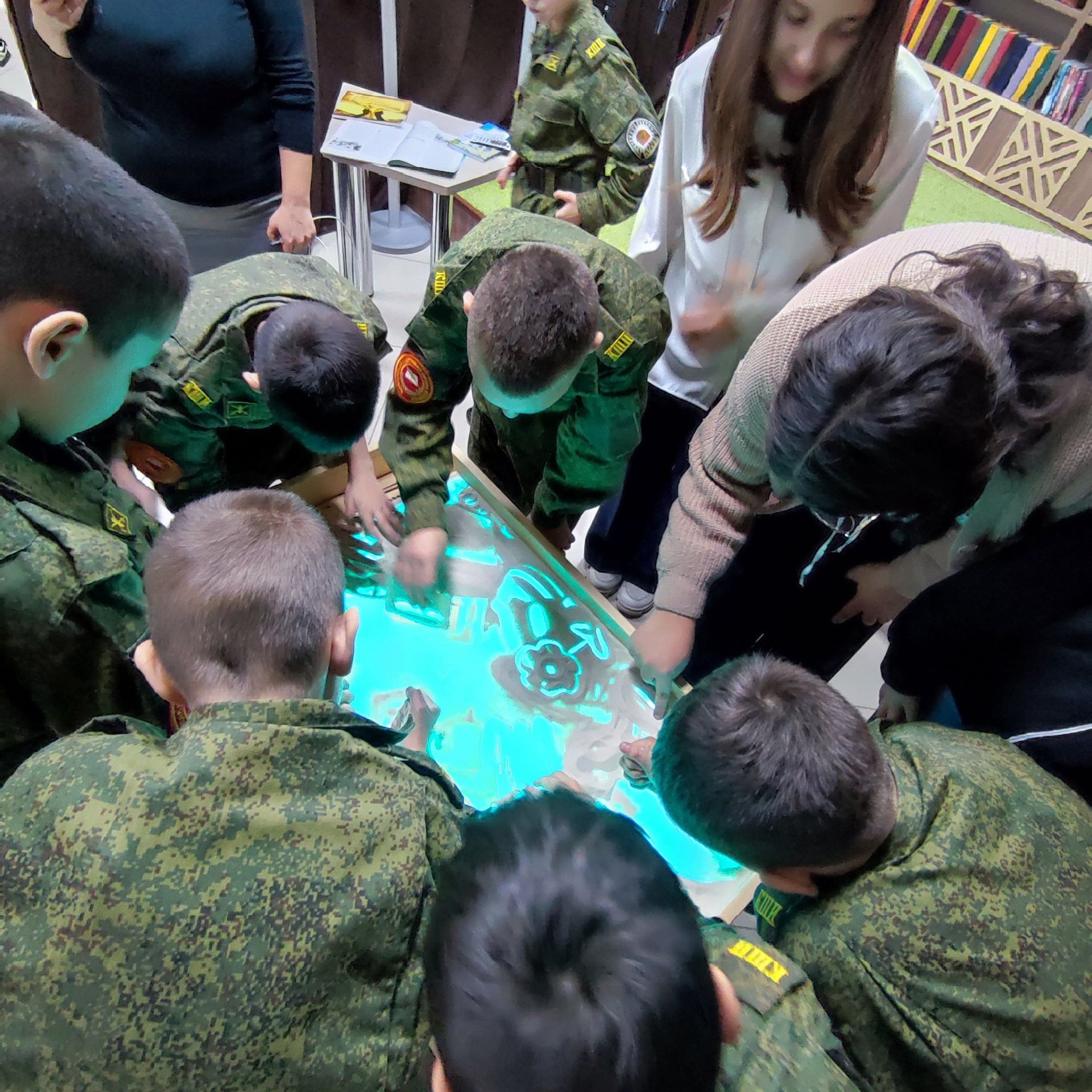 В Центральной модельной библиотеке состоялся концерт виртуальной песочной анимации для детей