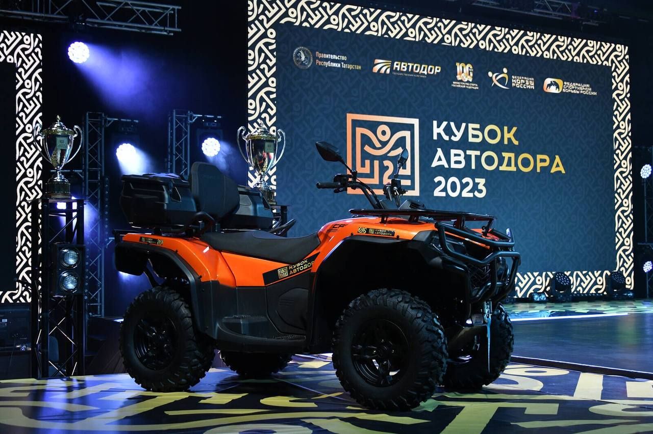 Рустам Минниханов посетил соревнования по борьбе за Кубок Госкомпании «Автодор»
