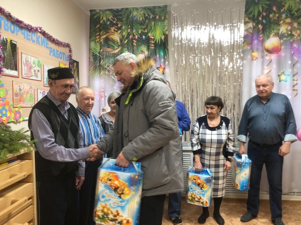 Проживающих в Спасском ДИПИ поздравили с Новым годом