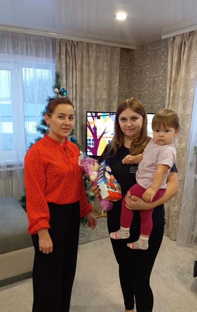 Директор Спасского дома-интерната поздравила семью участника СВО