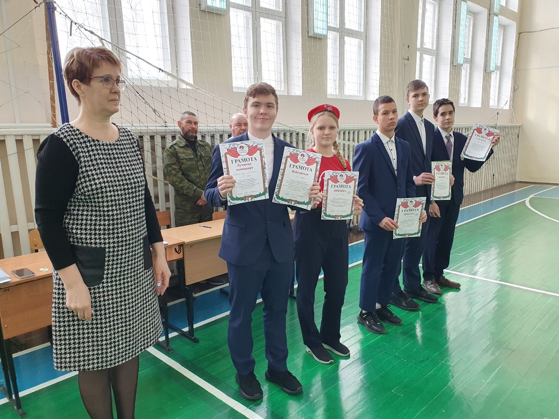 В Болгарской средней школы №2 прошёл конкурс смотр строя и песни