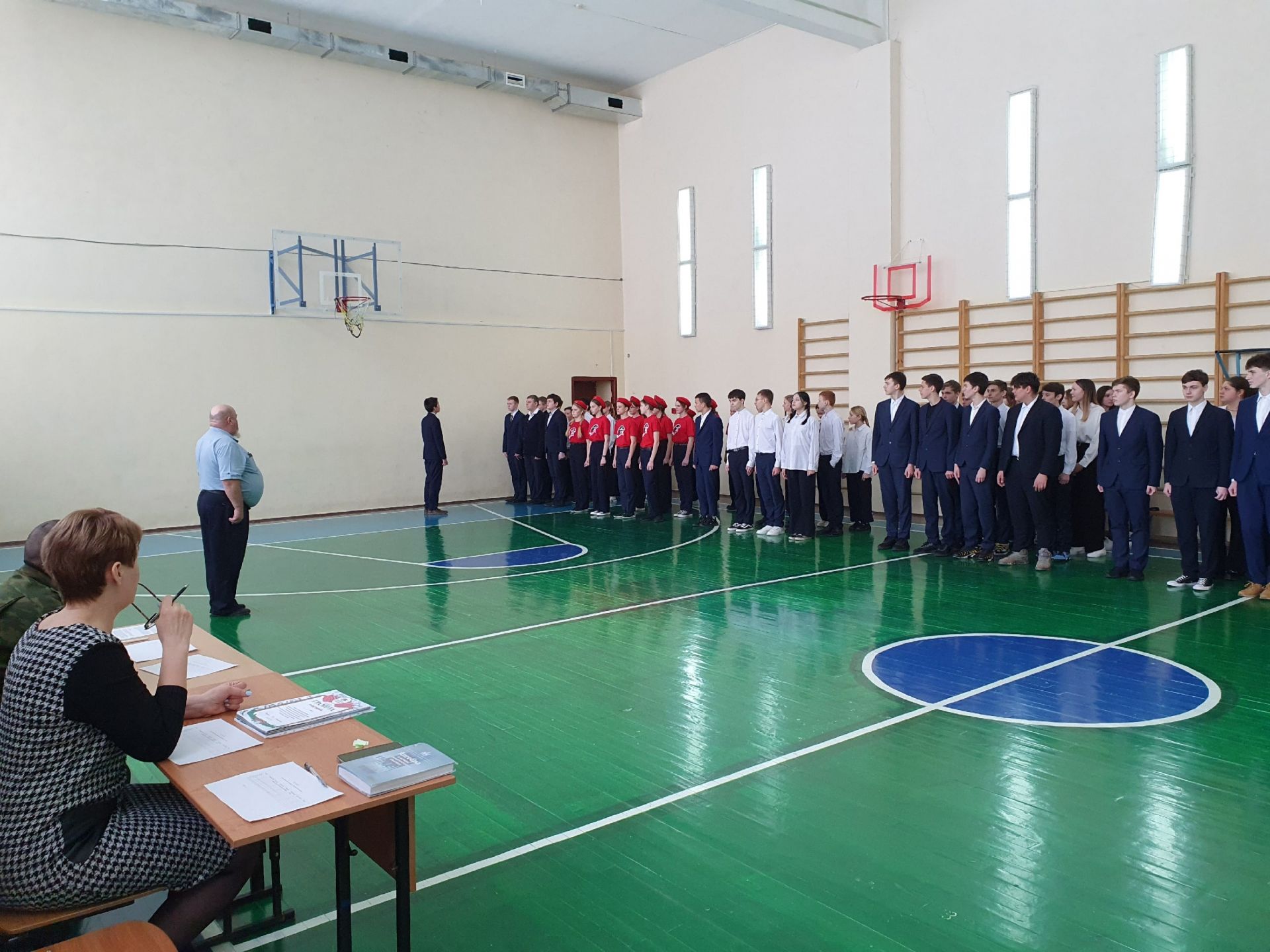 В Болгарской средней школы №2 прошёл конкурс смотр строя и песни