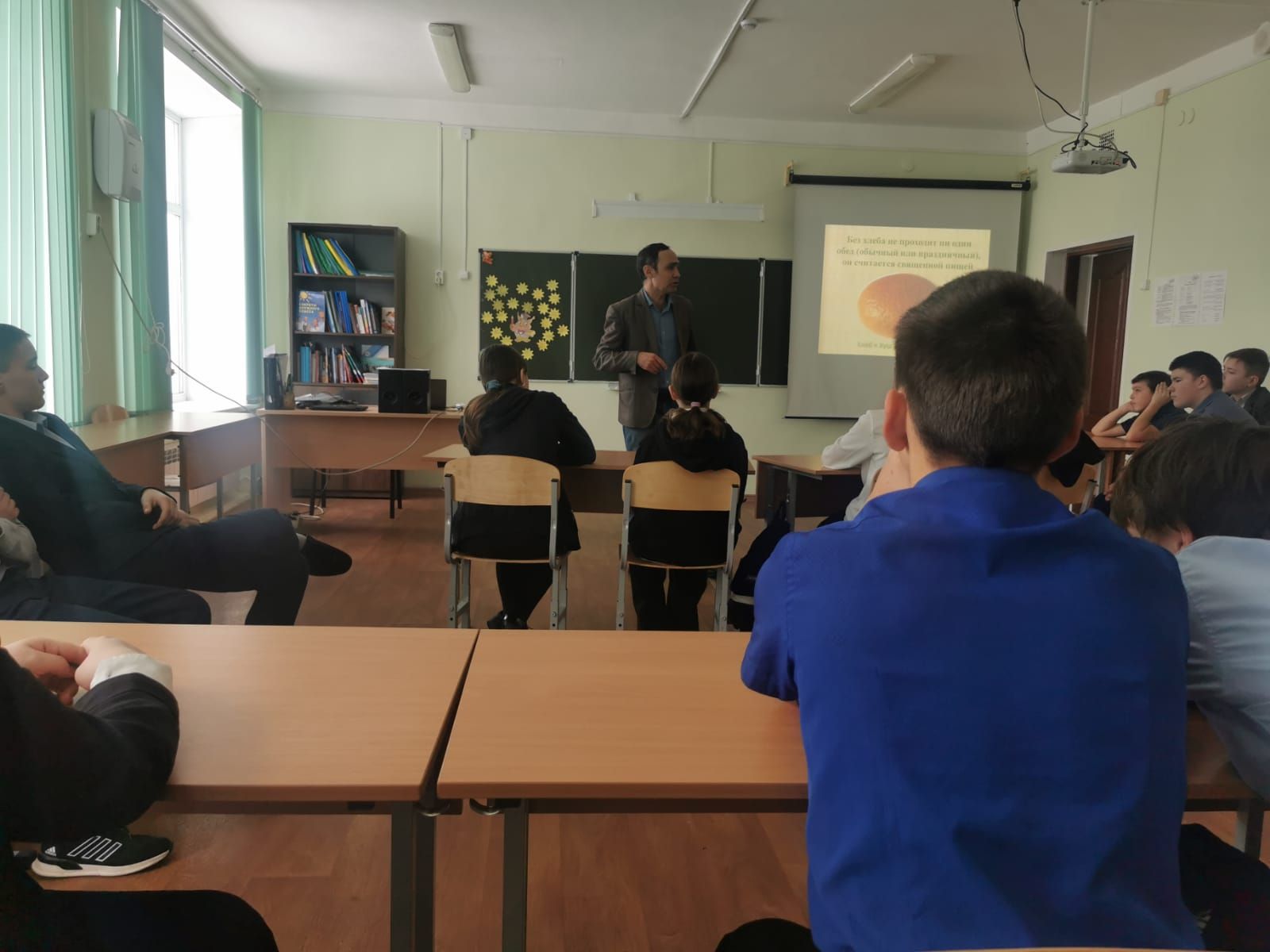 Для учеников первой школы провели  информационное занятие «Хлеб – всему голова»