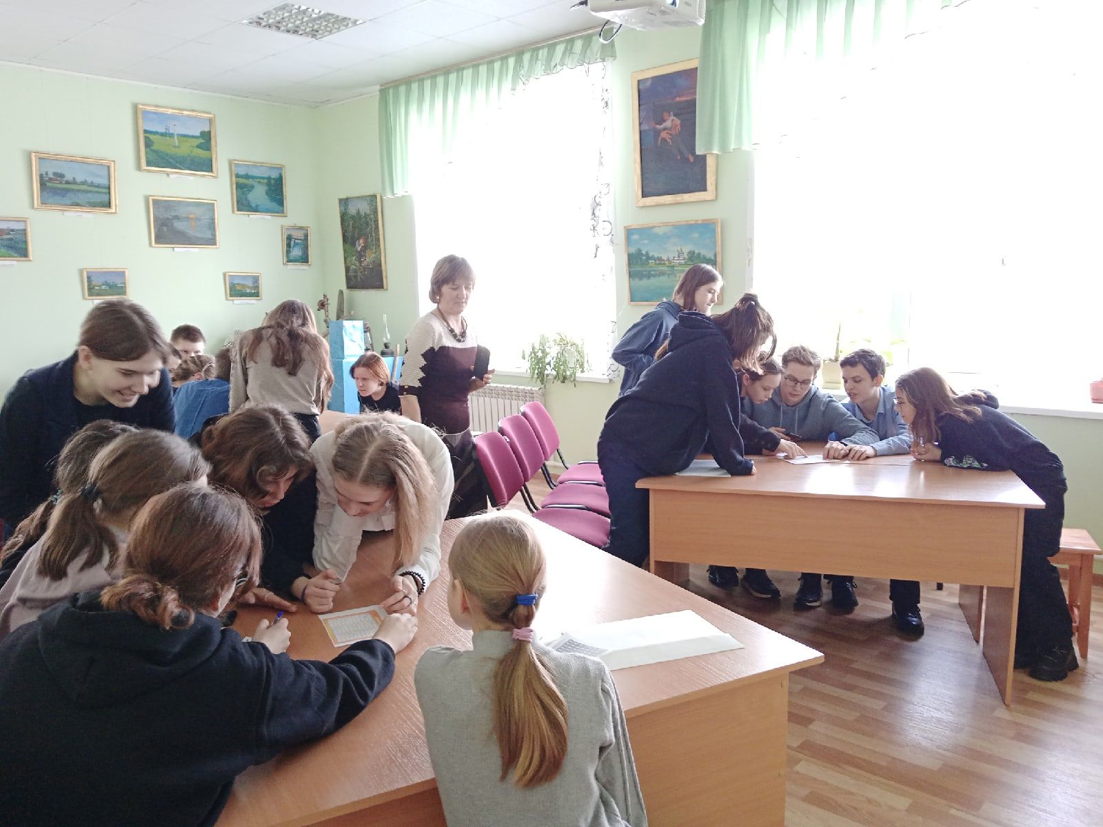 В Никольской библиотеке провели квиз «В центре внимания -  книга»