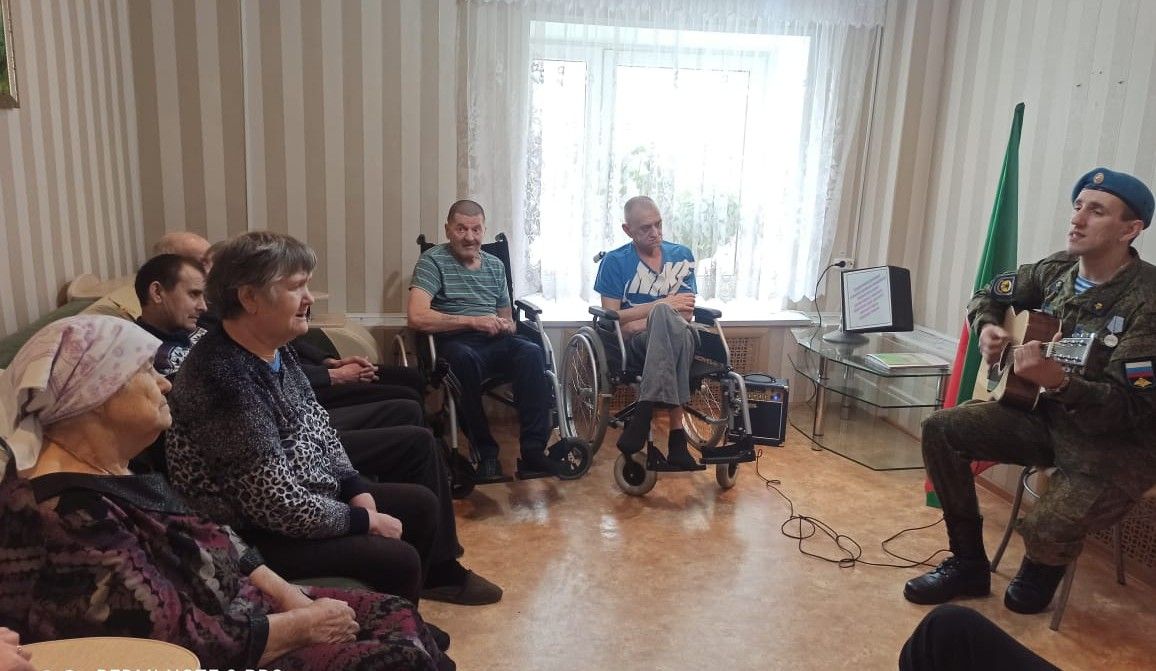 Подопечные Спасского дома-интерната встретились с участником специальной военной операции