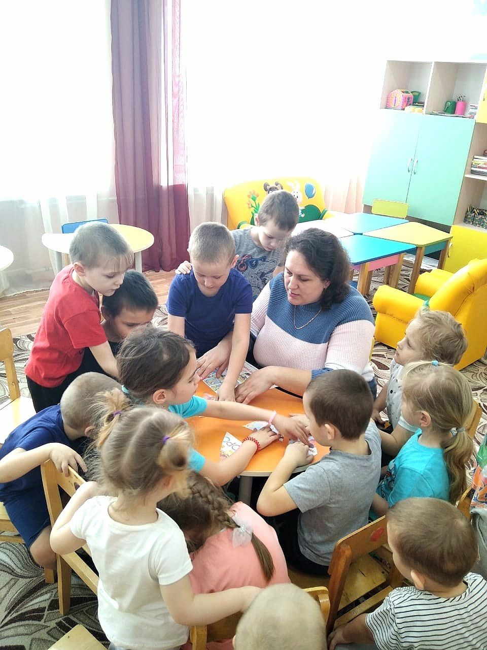 Для воспитанников детского сада «Три Озера» провели громкие чтения «Поэт из страны Детства»