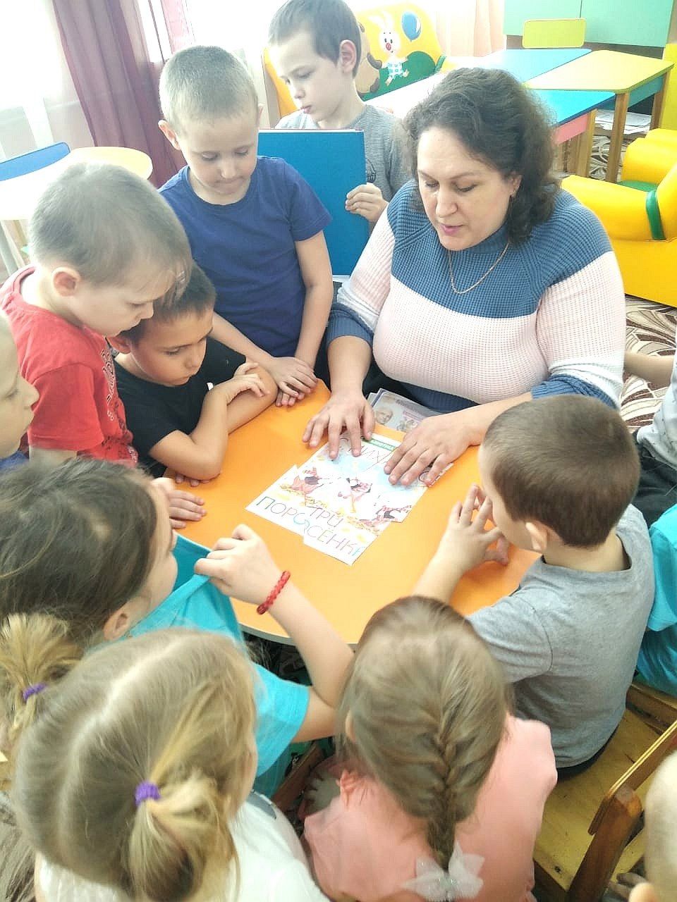 Для воспитанников детского сада «Три Озера» провели громкие чтения «Поэт из страны Детства»