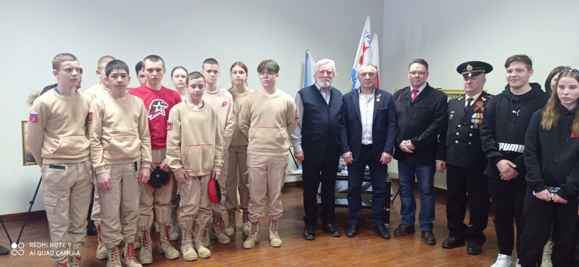 В районном Доме культуры состоялось открытие выставки картин Ильгиза Исхакова «Под водной гладью»