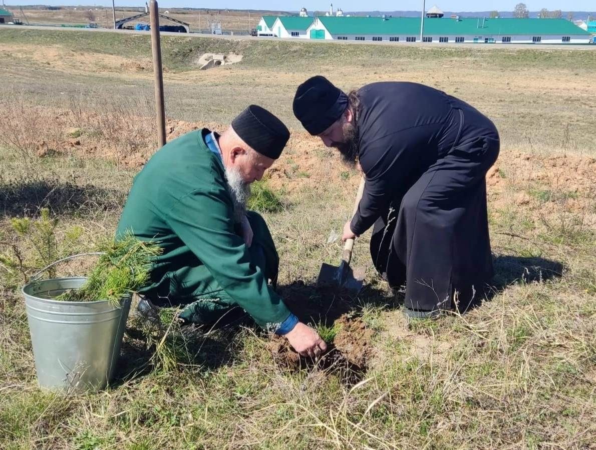 Представители духовенства Спасского района приняли участие в ежегодной акции «Сад памяти»