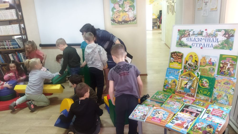 В детской библиотеке Болгара провели литературную игру «Сказки водят хоровод»