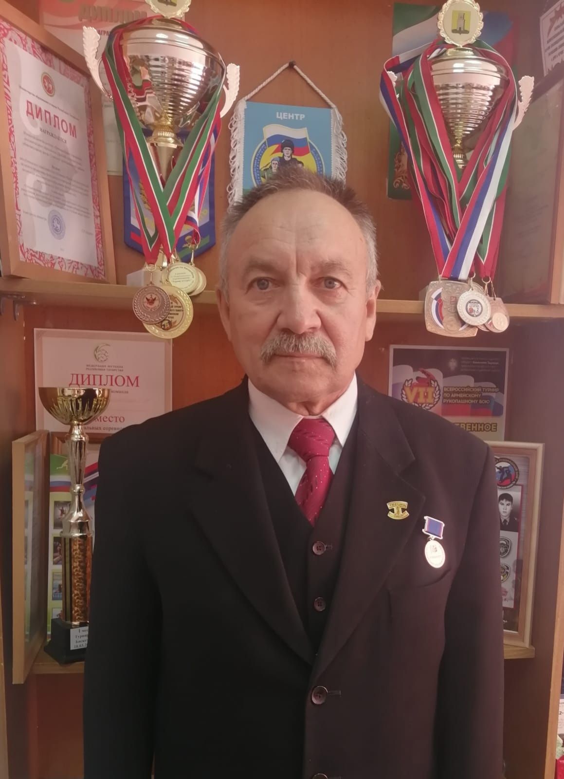 Рашид Зиатдинов награждён медалью «100 лет дополнительному образованию детей»