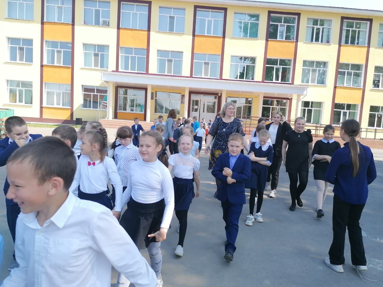 В Болгарской средней школе №1 прошла учебная тренировка по антитеррору