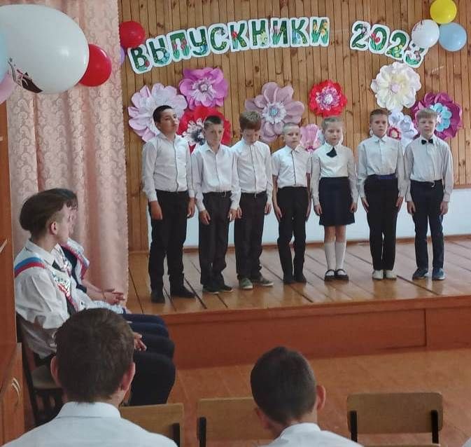 Для выпускников 9 класса Кузнечихинской школы прозвучал последний звонок