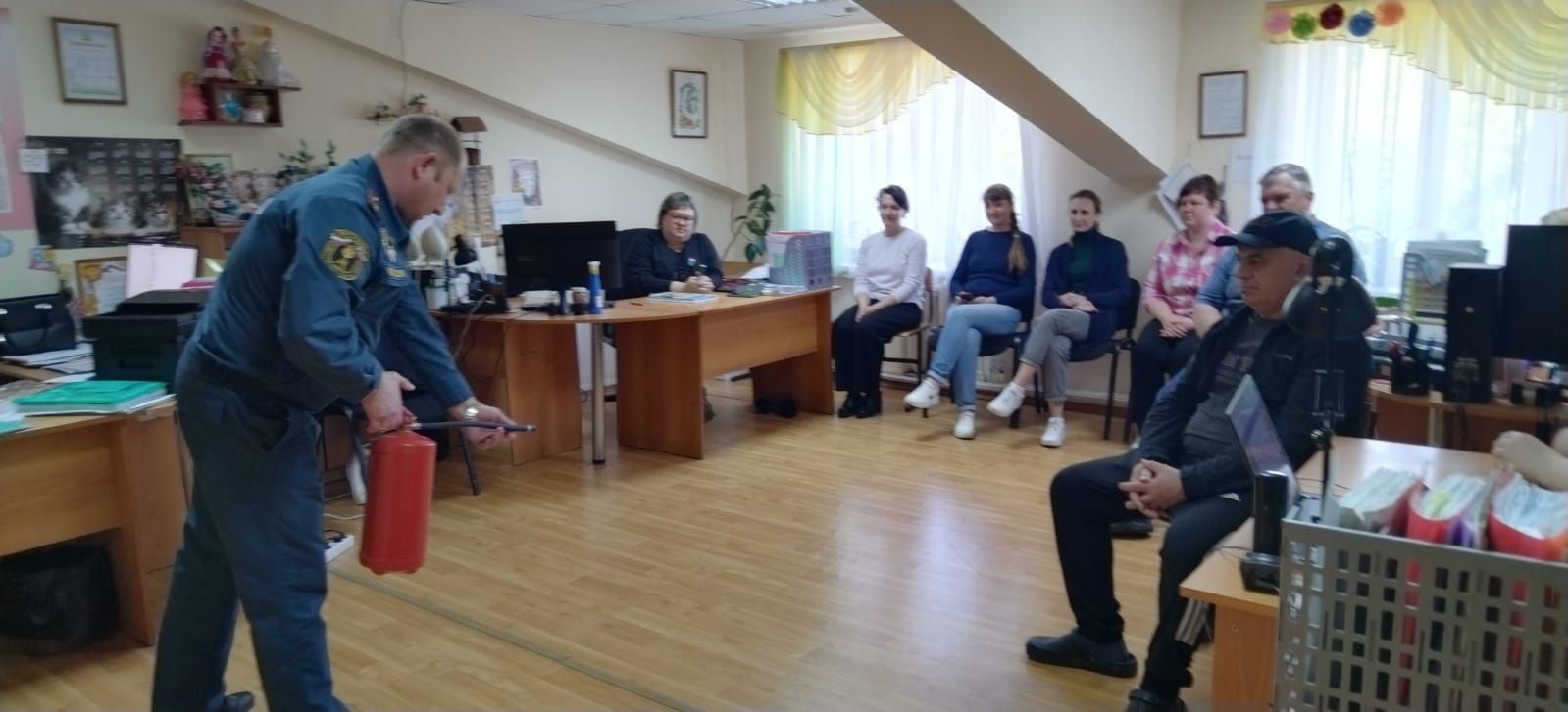 Сотрудники Дома детского творчества встретились с Государственным инспектором по пожарному надзору
