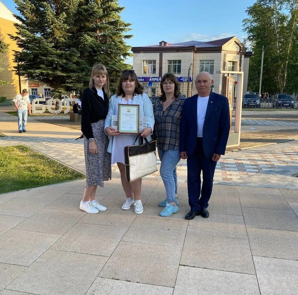 Сотрудников газеты «Новая жизнь» наградили благодарственными письмами