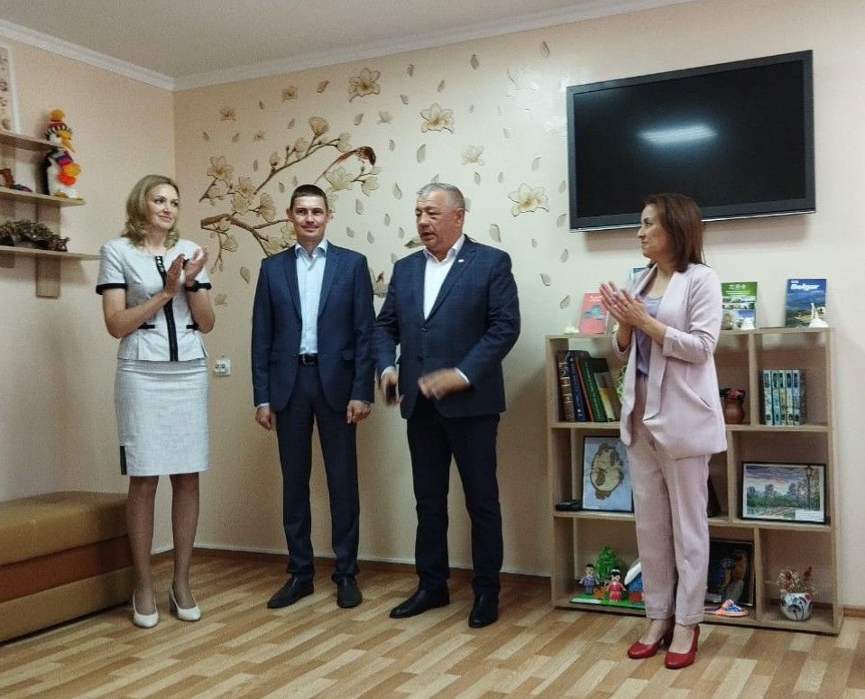 Сотрудники Спасского дома-интерната принимали поздравления от главы района