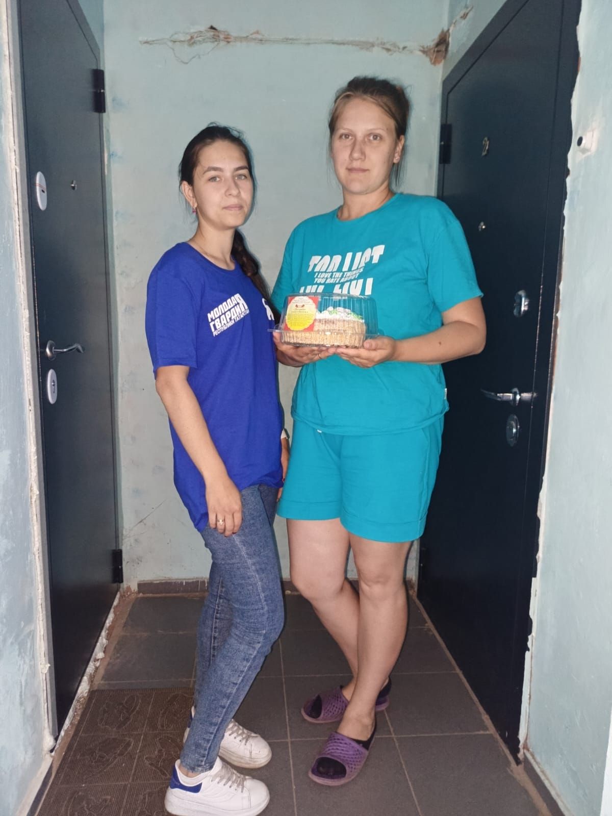 Активисты поздравили семьи участников СВО и многодетные семьи с Днём семьи, любви и верности