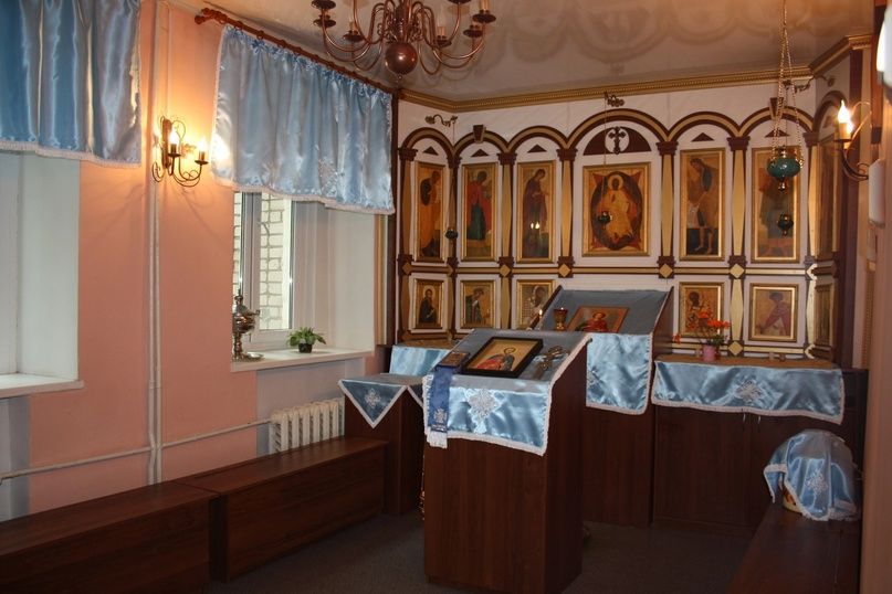 В Спасской ЦРБ перевезли мебель в молитвенную комнату
