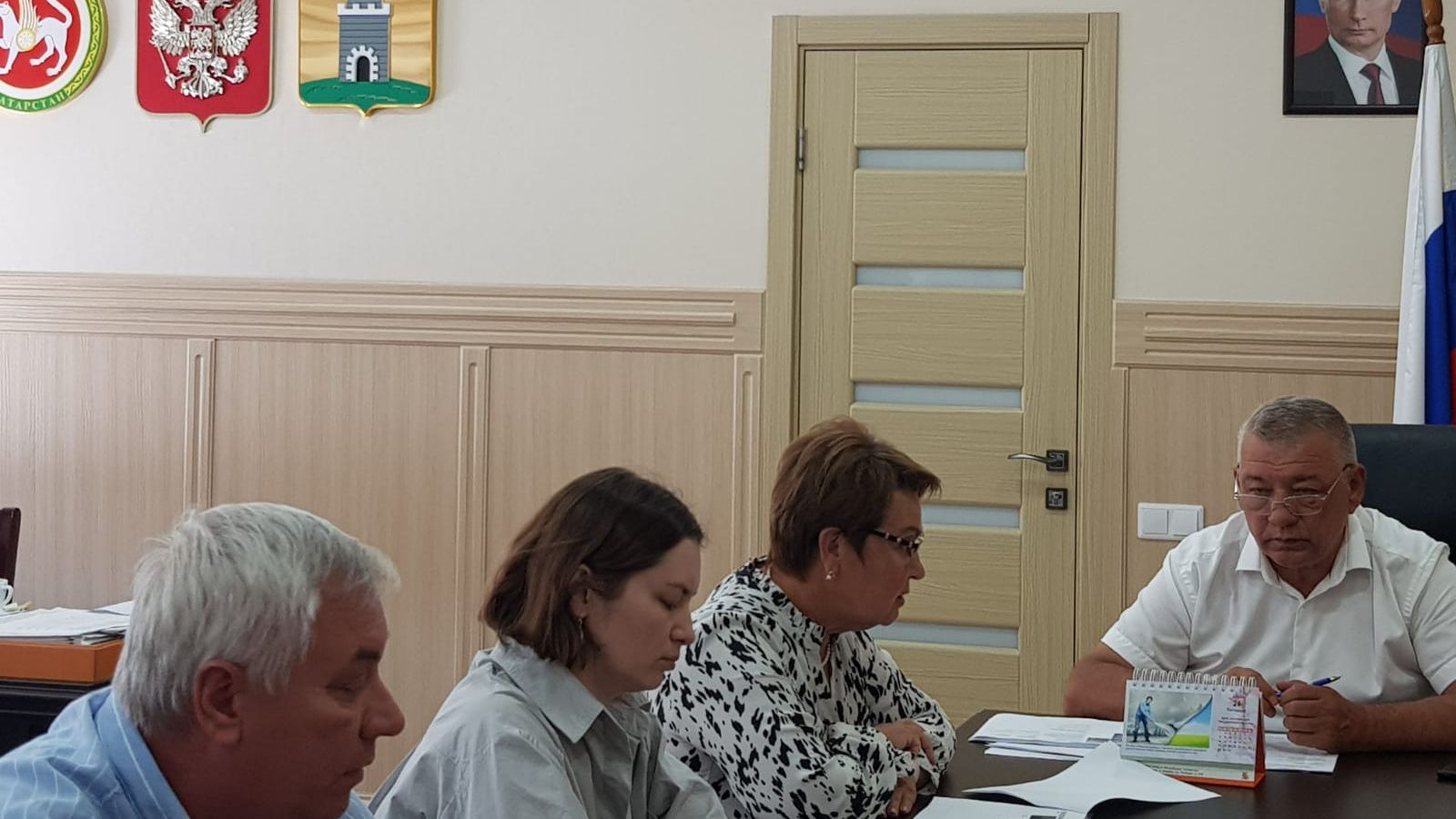 Глава Спасского района Фаргат Мухаметов вместе с Уполномоченной по правам человека в Республике Татарстан Сариёй Сабурской провели заседание