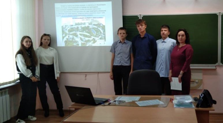 В Полянской школе для старшеклассников провели мероприятие «Правила движения достойны уважения»