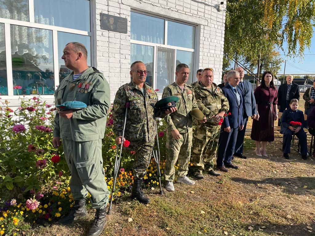 В Кимовской школе открыли мемориальную доску в память о бойце СВО