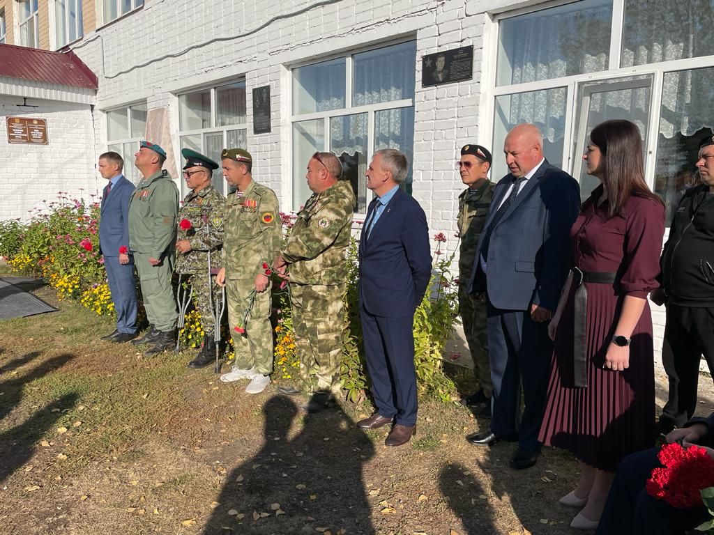 В Кимовской школе открыли мемориальную доску в память о бойце СВО