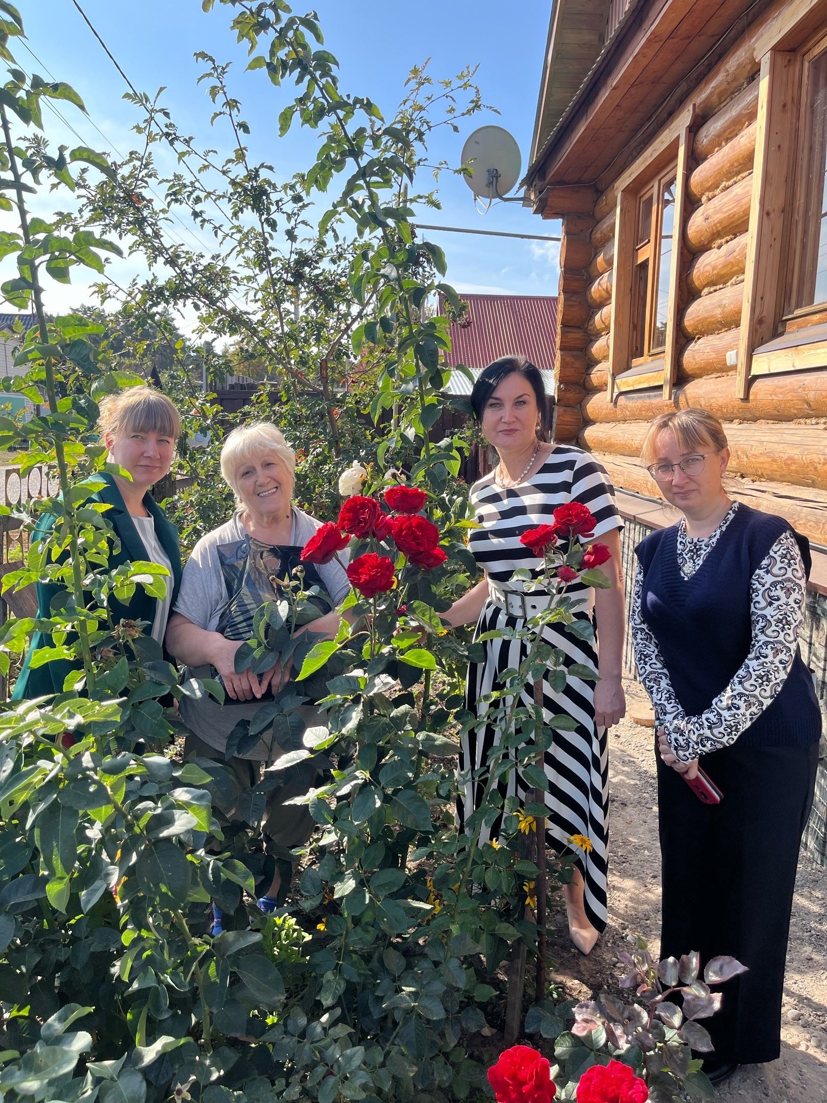 Коллектив Болгарской детской школы искусств поздравил своих бывших сотрудников