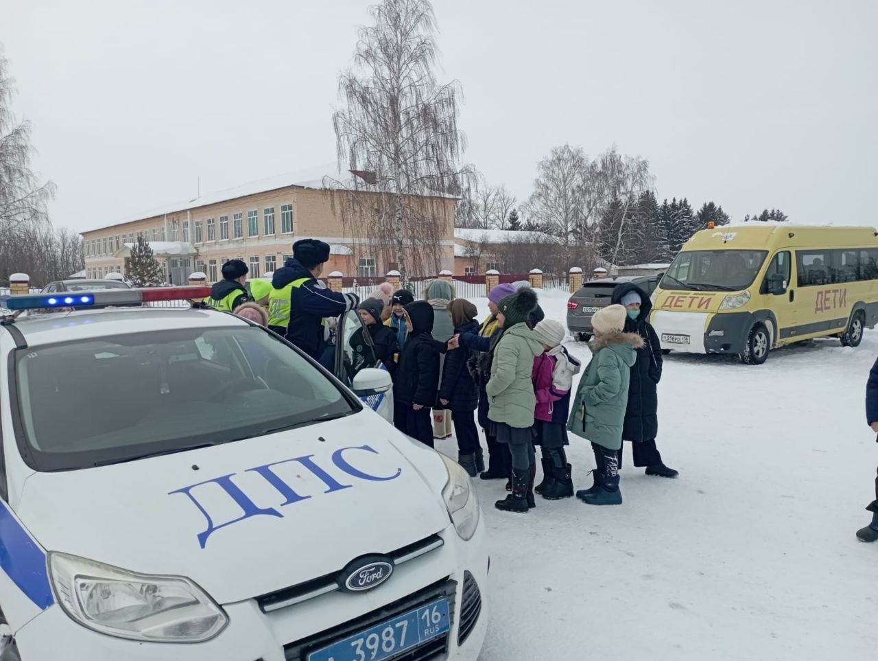 Никольскую школу посетил начальник ОГИБДД Руслан Великов