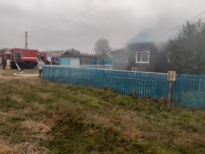 Красная Слобода авылында ике фатирлы йорт янган