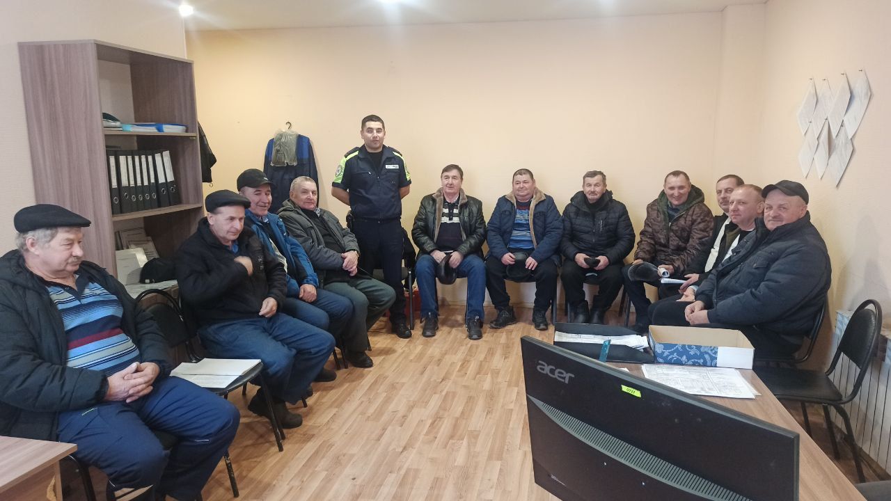 Начальник Госавтоинспекции Спасского района встретился с водителями школьных автобусов