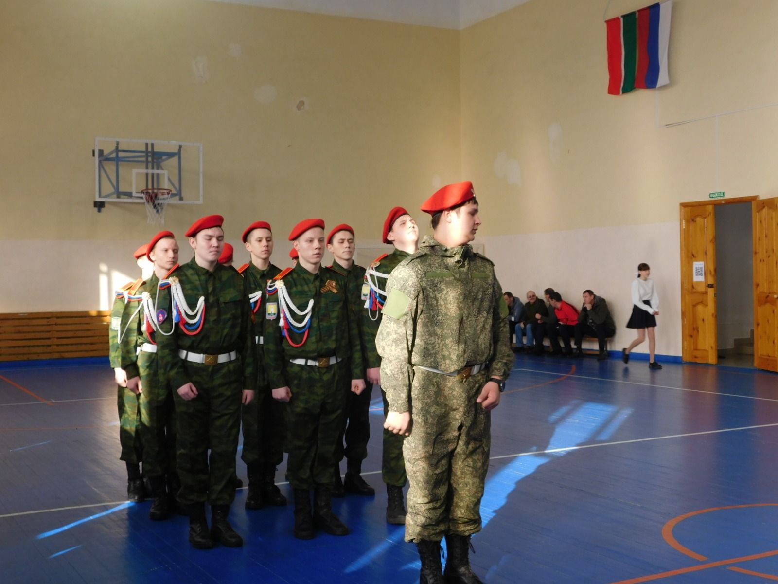 В центральном спортзале Болгара состоялся районный смотр строя и песни