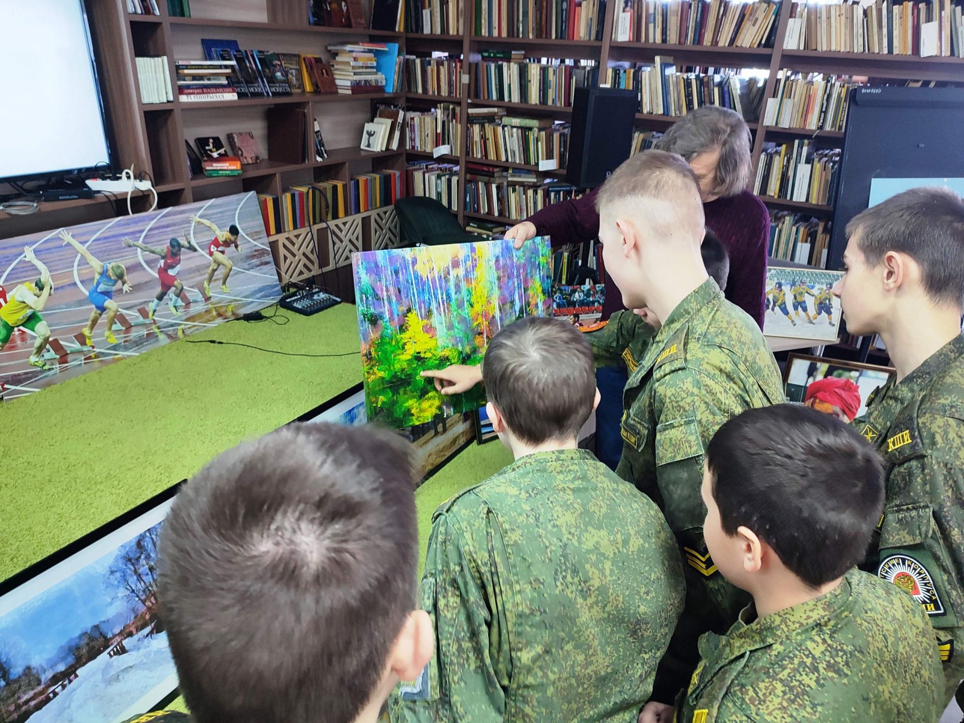 В Центральной библиотеке кадеты встретились с журналистом Вячеславом Карповым