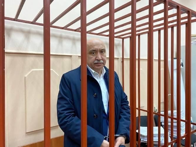 Экс-ректора КФУ Ильшата Гафурова оставили под стражей