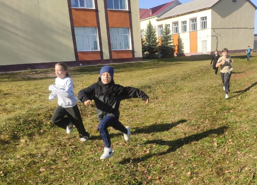Ученики первой городской школы Болгара сдали нормативы ВФСК ГТО