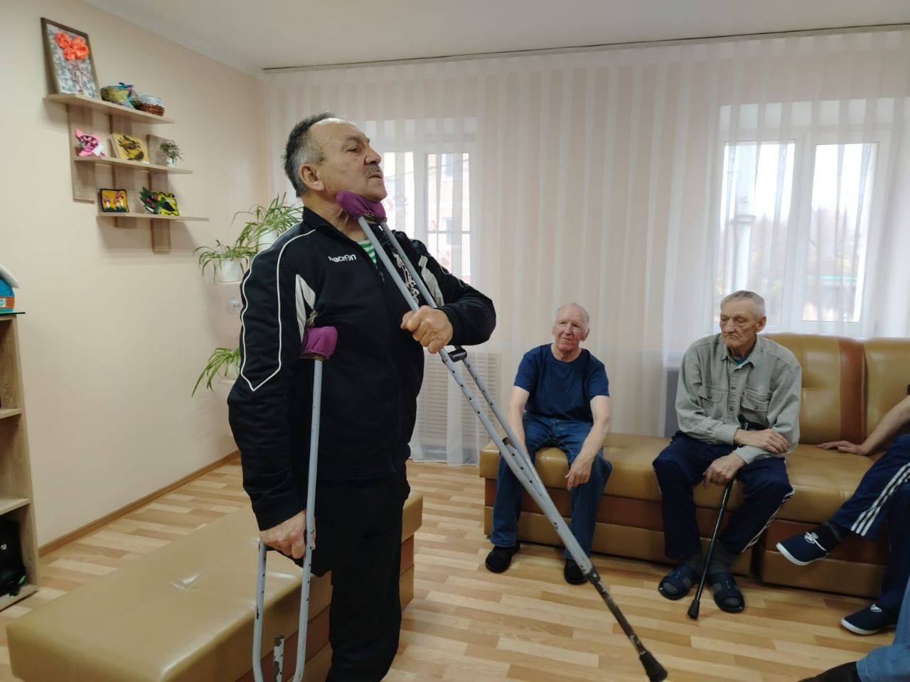 Костыль как средство самообороны: тренер по карате провел мастер-класс в Спасском ДИПИ