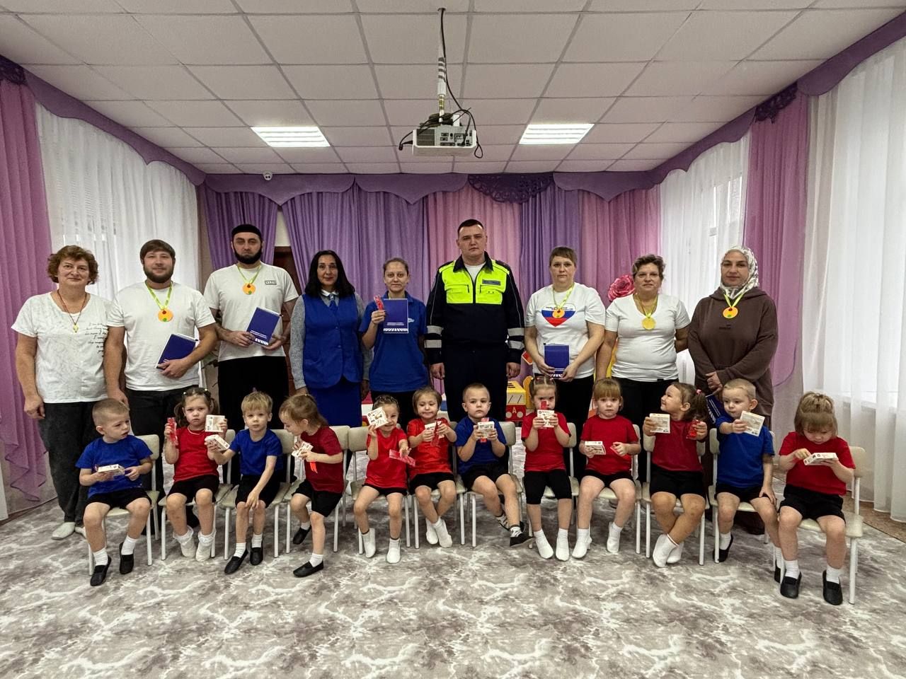 В детском саду «Солнышко» учили правила дорожного движения через игру