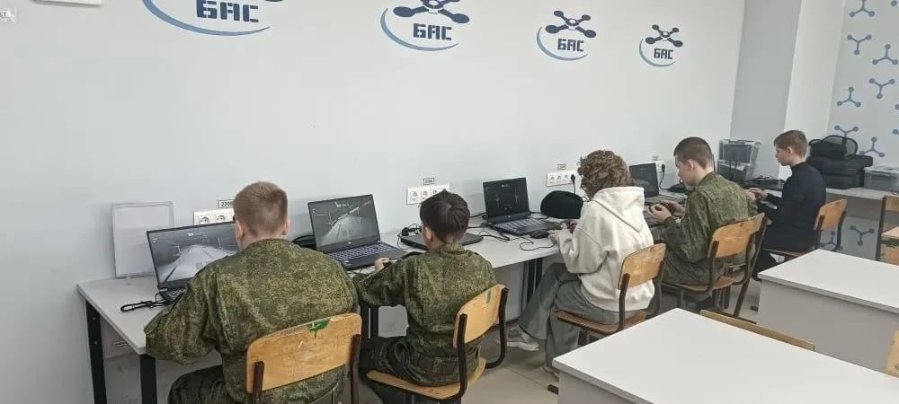 В кадетской школе Болгара прошли соревнования по управлению БПЛА