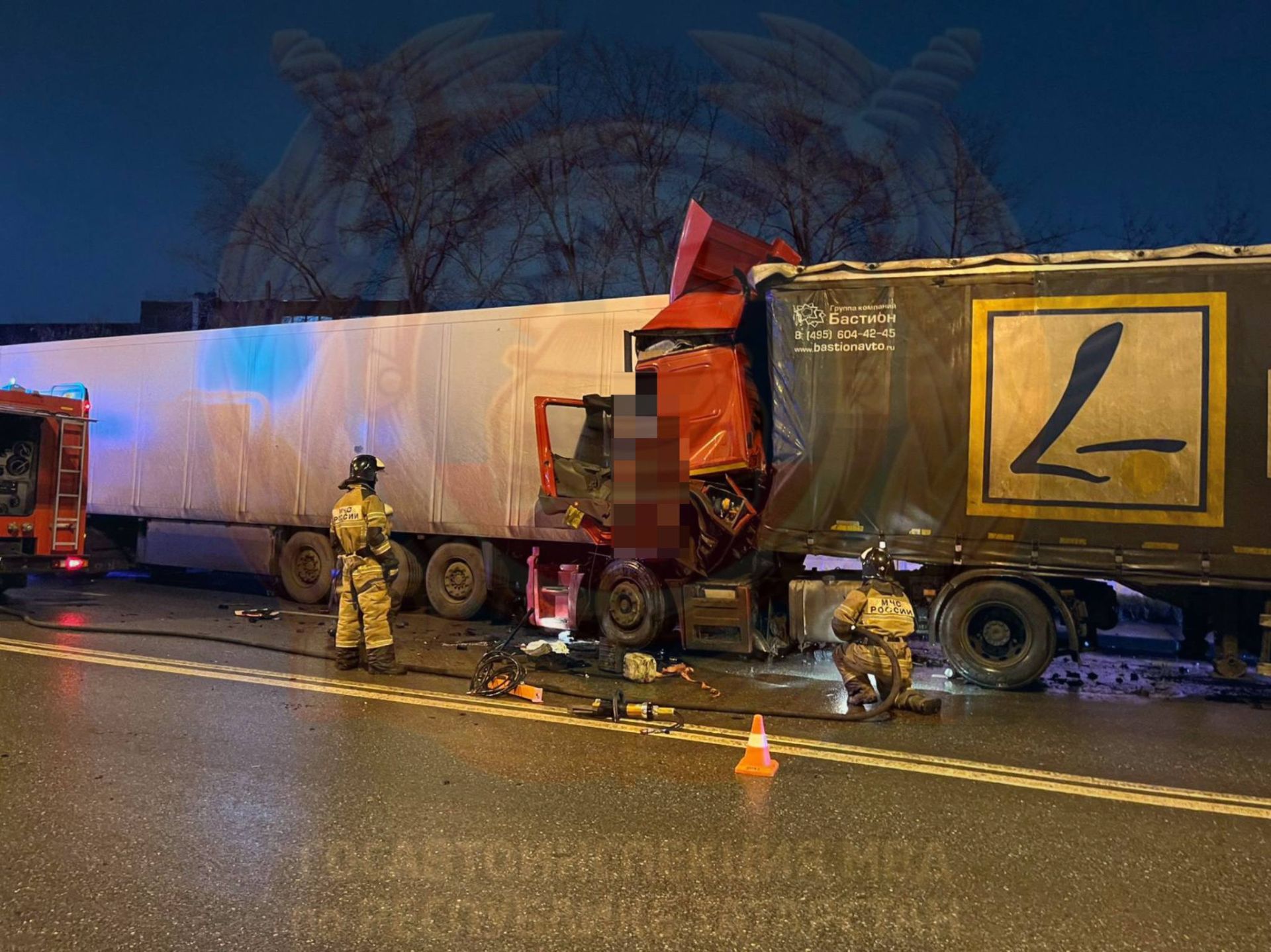 В Казани водитель КамАЗа погиб при столкновении с полуприцепом