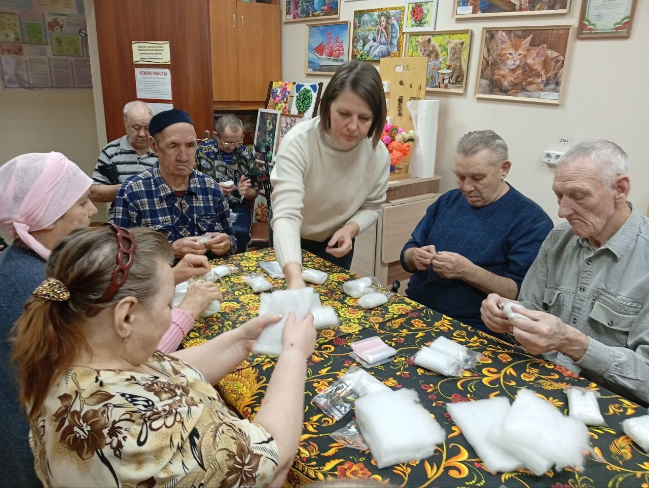 Жители Спасского ДИПИ собрали 100 комплектов «сухого душа» для бойцов СВО