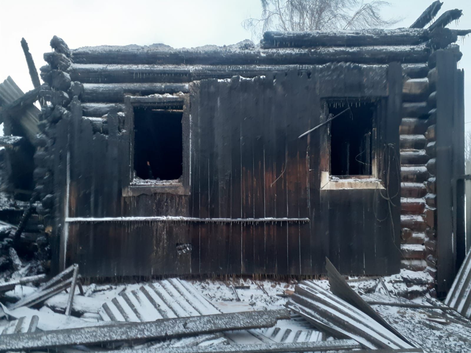 В селе Полянки Спасского района сгорел жилой дом
