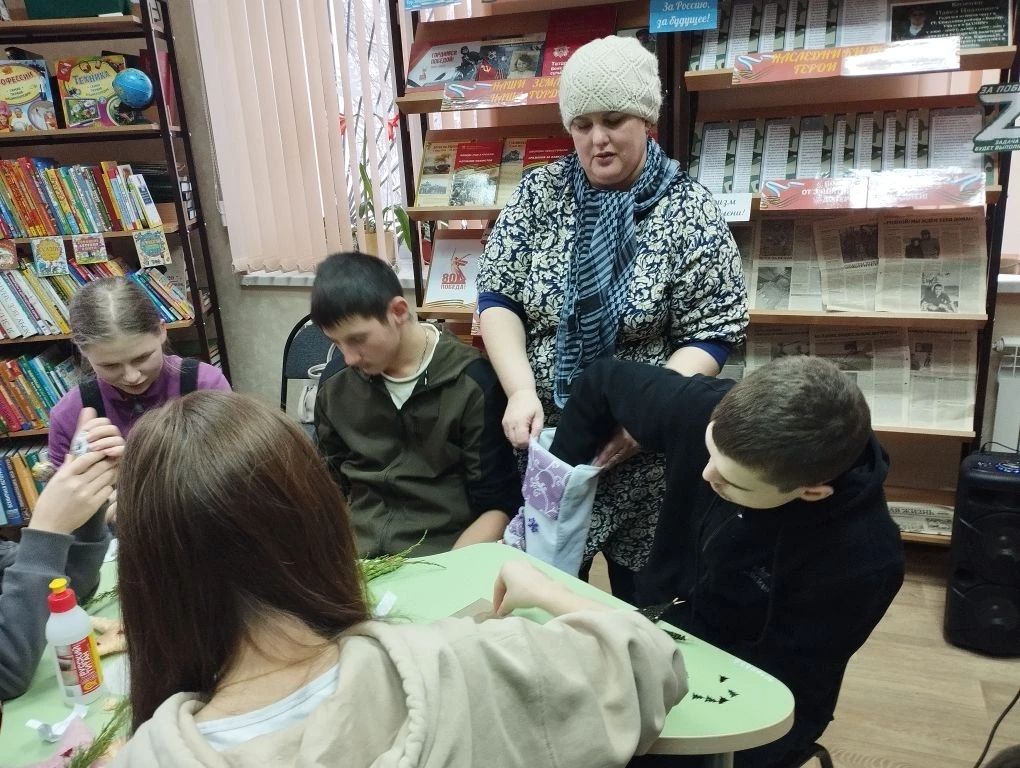 В детской библиотеке Болгара прошёл новогодний воркшоп «Зимние фантазии»