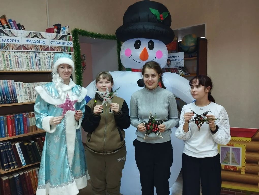 В детской библиотеке Болгара прошёл новогодний воркшоп «Зимние фантазии»