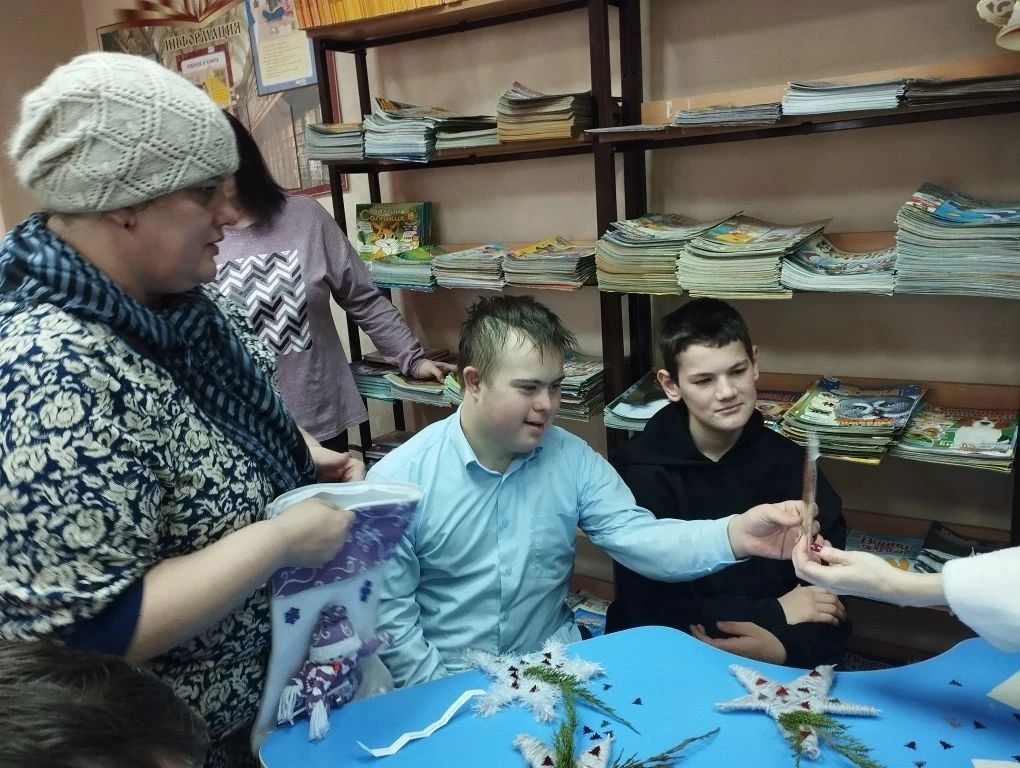 В детской библиотеке Болгара прошёл новогодний воркшоп «Зимние фантазии»