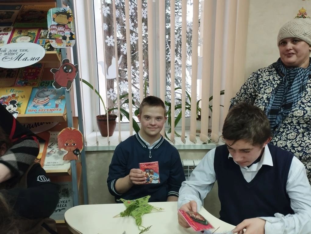 В детской библиотеке Болгара прошёл новогодний воркшоп «Зимние фантазии»