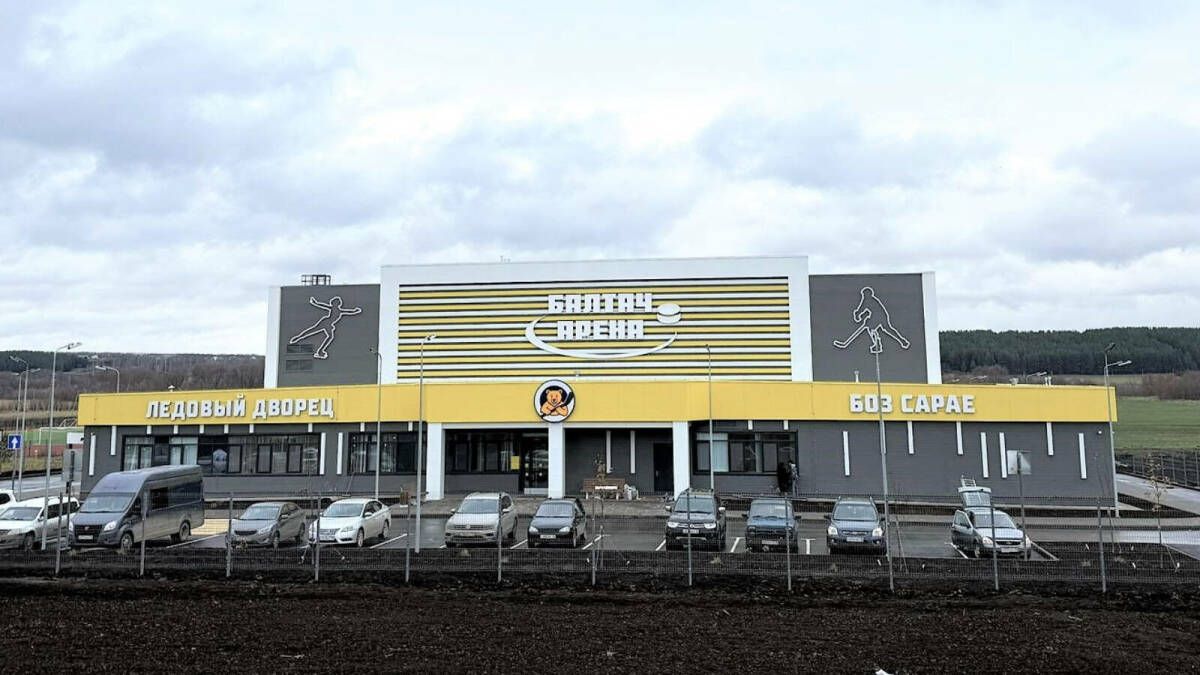 Рустам Минниханов дал старт детскому хоккейному турниру в новом ледовом дворце Балтасинского района