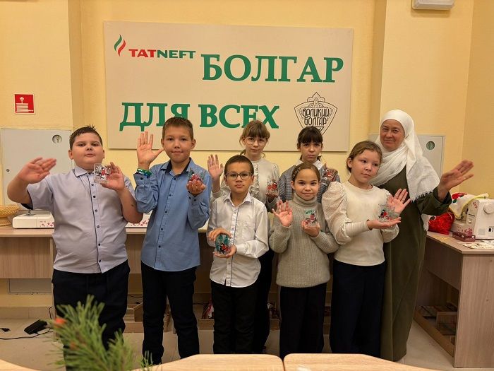 В Болгарском музее-заповеднике прошёл творческий урок по витражной росписи