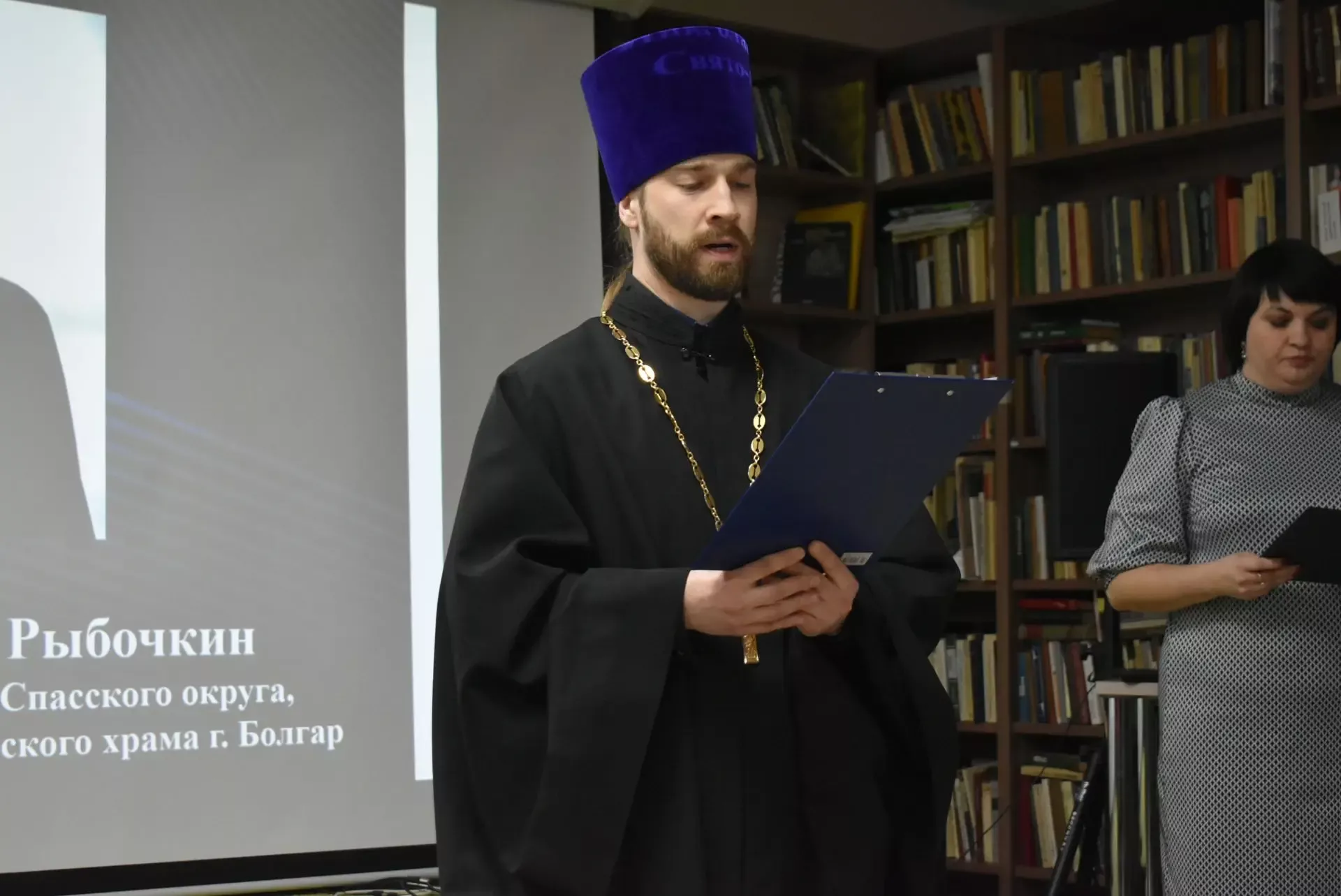 Встреча с учениками прошла в канун Дня героев в центральной библиотеке Болгара