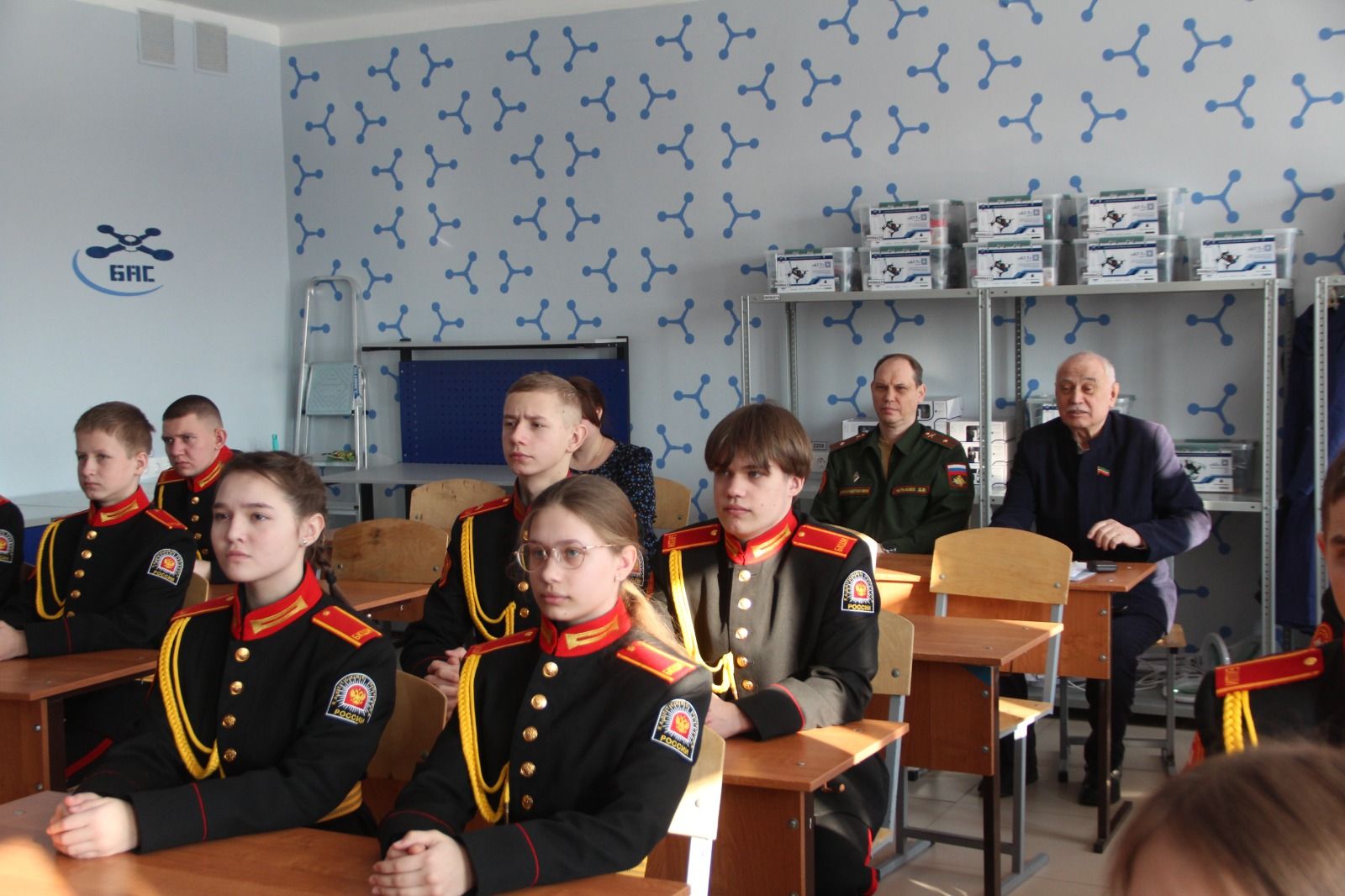 Кадет мәктәбендә ТР Дәүләт Советы депутаты катнашуында Парламент дәресе узды