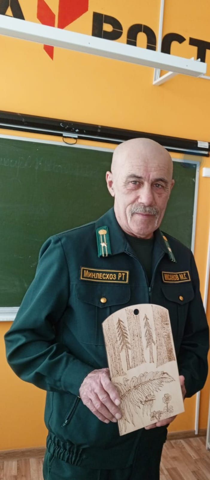 В Бураковской школе побывали специалисты Болгарского лесничества